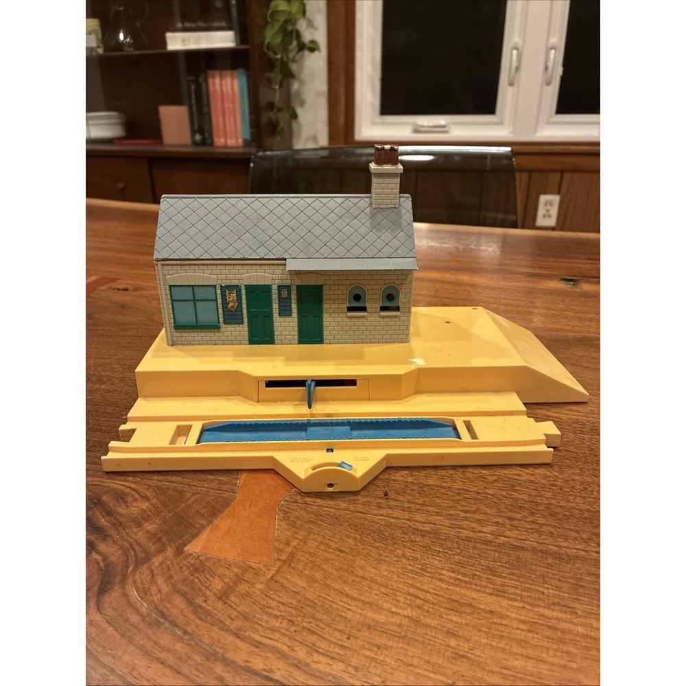 Tomy Yellow Harolds flying Station vintage‎ Thomas and Friends 1999 track piece